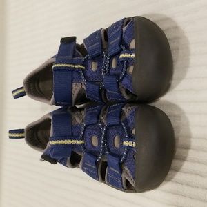Keen Size 7 toddler